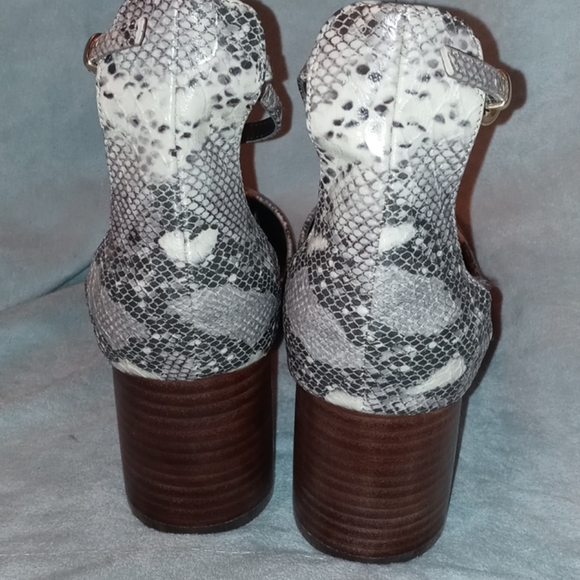 H&M snakeskin round heel ankle strap heel - Picture 3 of 6